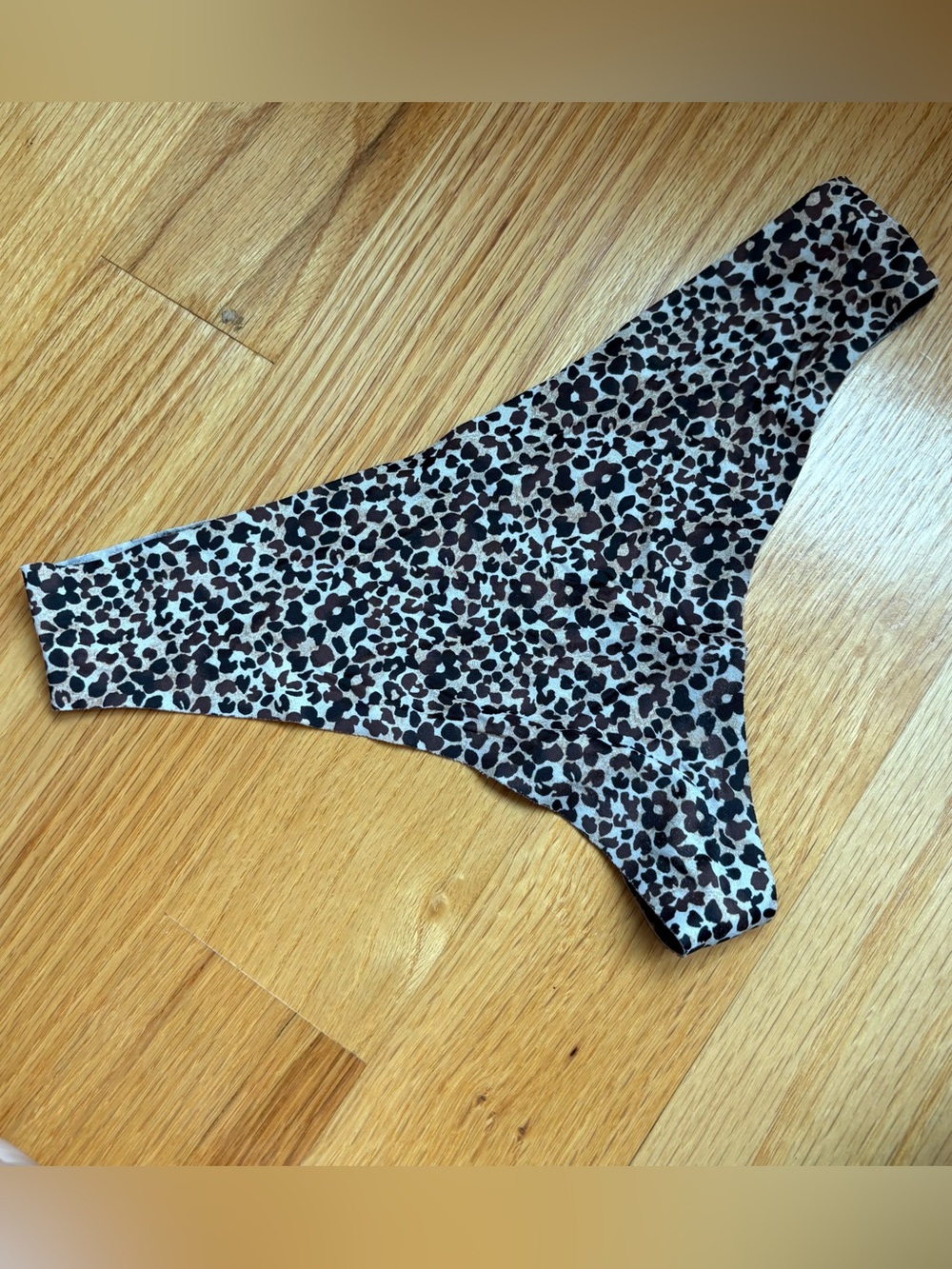 Victoria’s secret vintage seamless leopard print thong panty